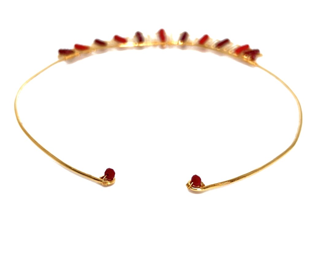 Collar Dorado – Gargantilla Roja